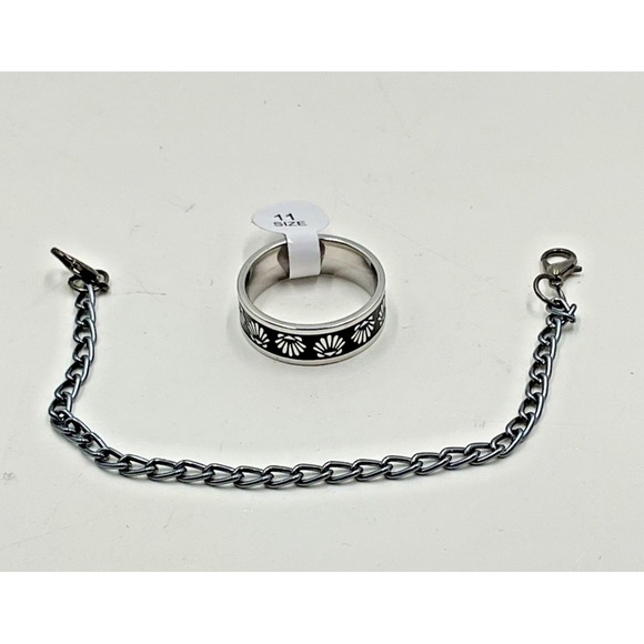 The Unbranded Brand Jewelry - Men's Size 11 Band Ring Silver Black Floral Pattern w/ Gunmetal Chain